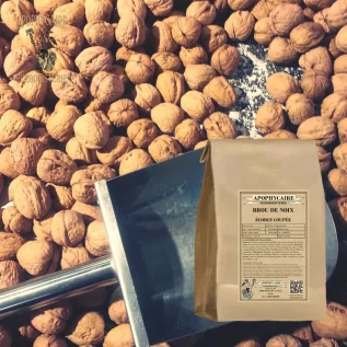 Natural walnut husk dye